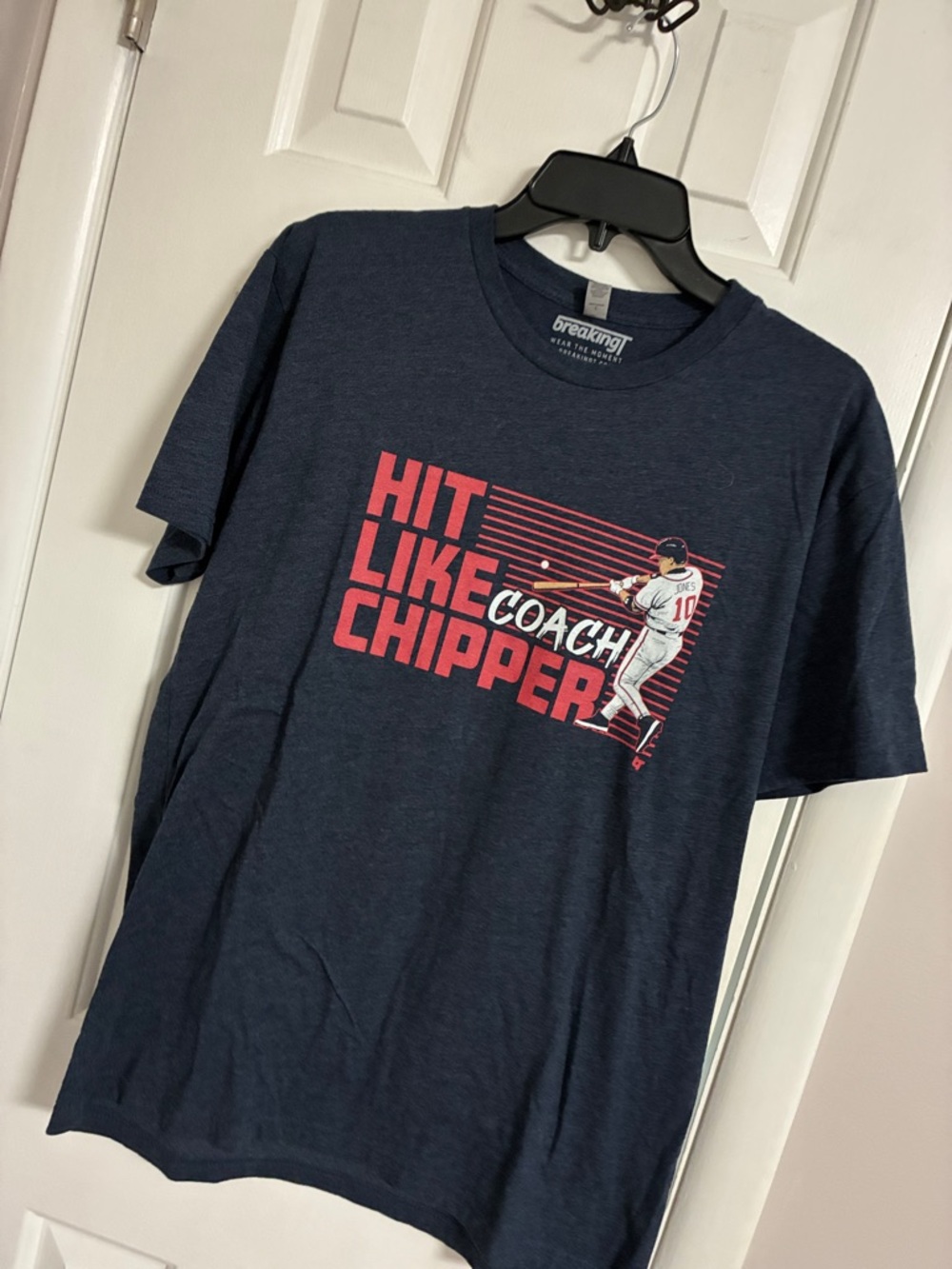 Wear the Moment Breaking T 
CHIPPER JONES ATLANTA BRAVES T-shirt